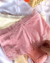 Braguitas con forma de encaje